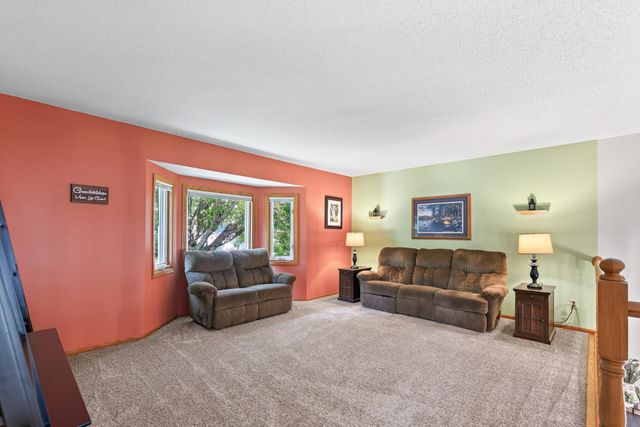 6043 Kalland Drive NE, Albertville, MN 55301