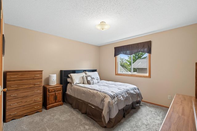 6043 Kalland Drive NE, Albertville, MN 55301