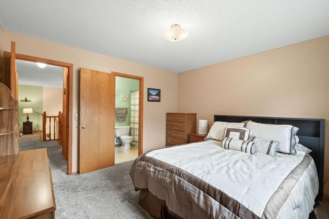 6043 Kalland Drive NE, Albertville, MN 55301