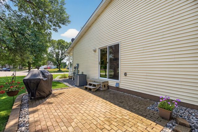 6043 Kalland Drive NE, Albertville, MN 55301