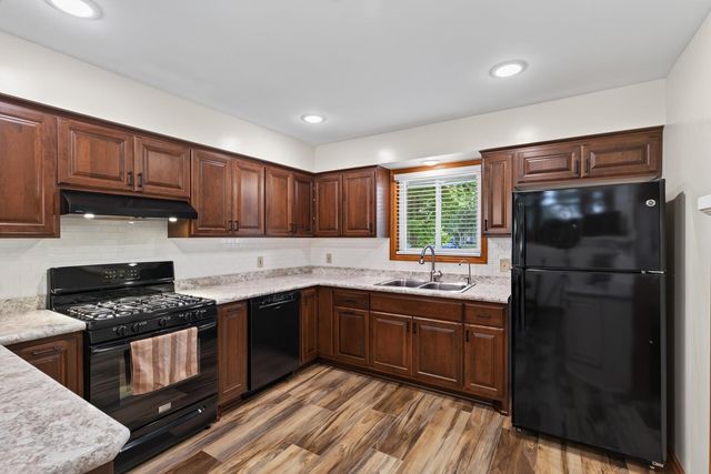 6043 Kalland Drive NE, Albertville, MN 55301