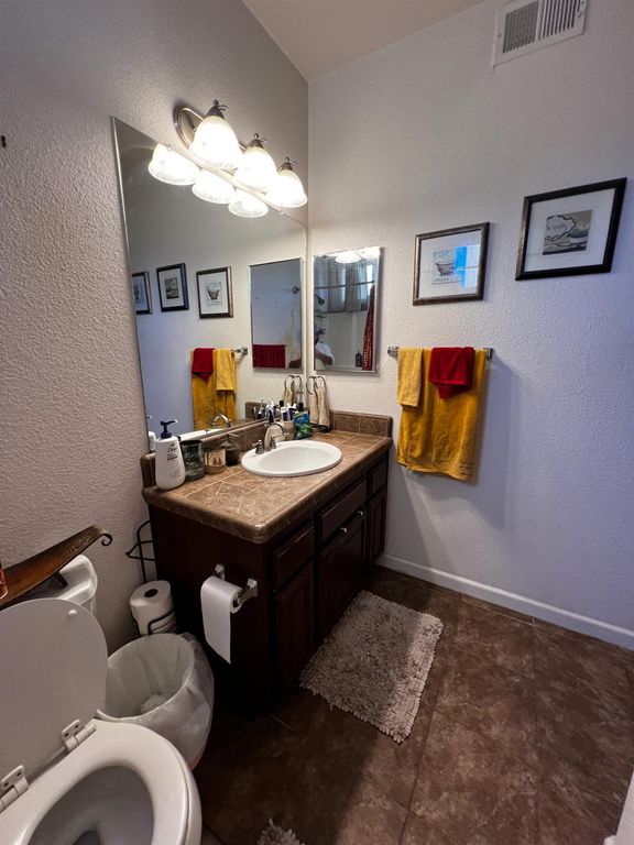 Image 37 of property listing at 4016 Neapolis Lane, Sacramento, CA 95834