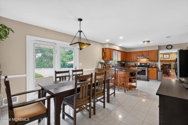 8 Rose Court, Marlboro, NJ 07746