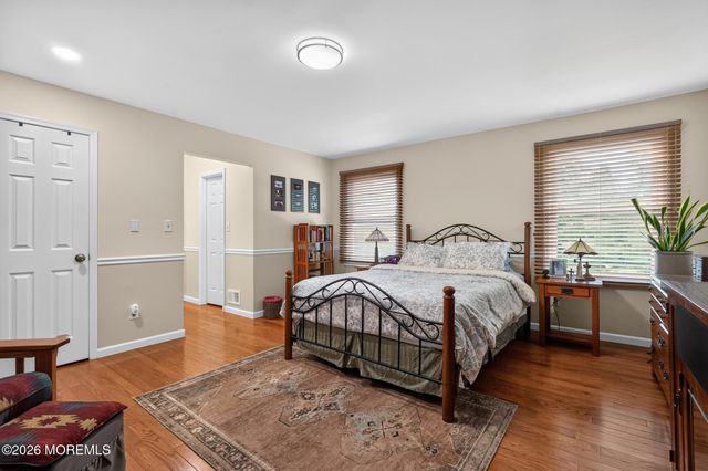 8 Rose Court, Marlboro, NJ 07746