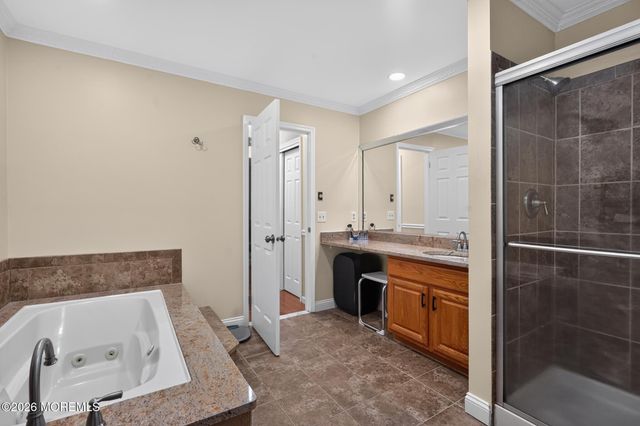 8 Rose Court, Marlboro, NJ 07746
