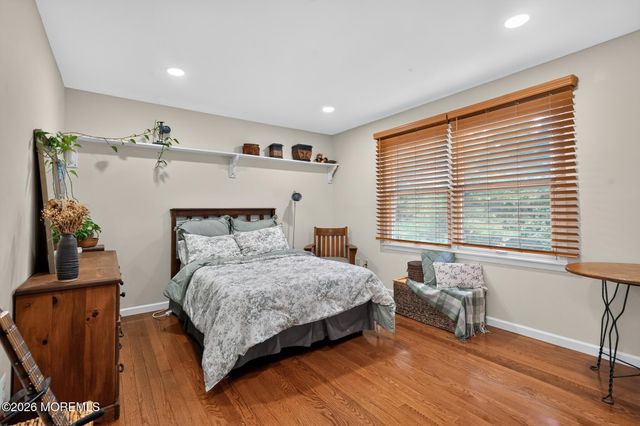 8 Rose Court, Marlboro, NJ 07746