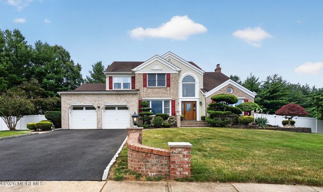 8 Rose Court, Marlboro, NJ 07746