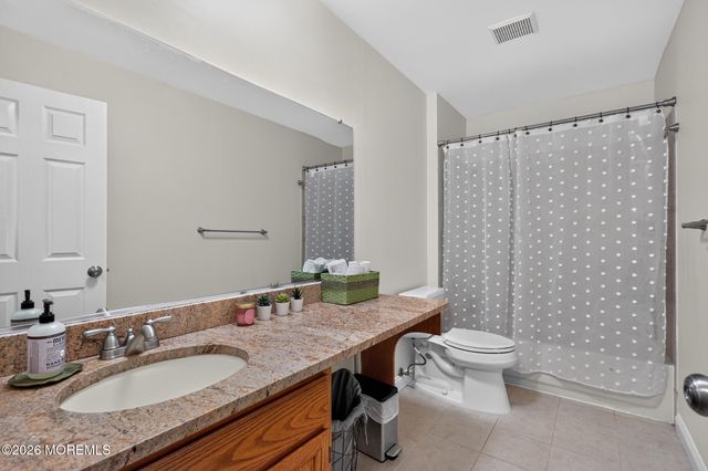 8 Rose Court, Marlboro, NJ 07746