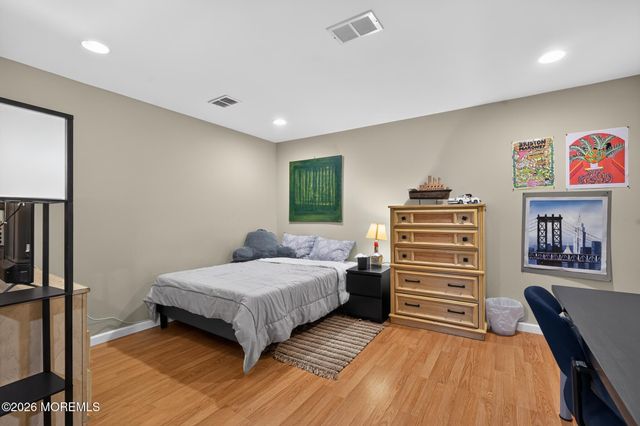8 Rose Court, Marlboro, NJ 07746