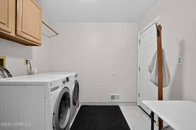 8 Rose Court, Marlboro, NJ 07746