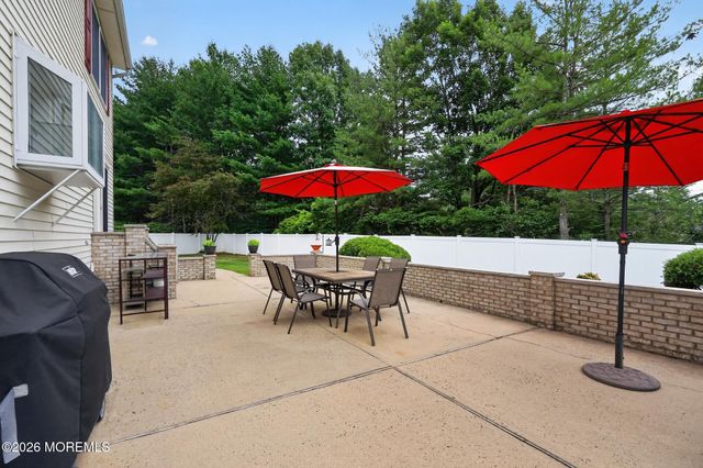 8 Rose Court, Marlboro, NJ 07746