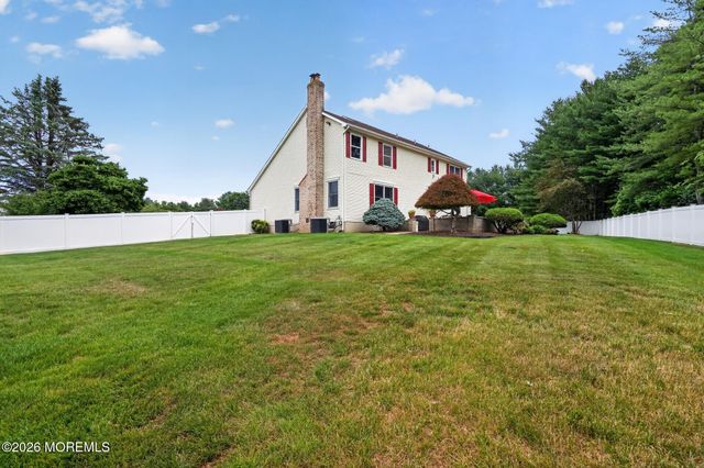 8 Rose Court, Marlboro, NJ 07746