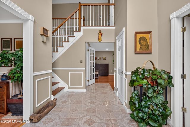 8 Rose Court, Marlboro, NJ 07746