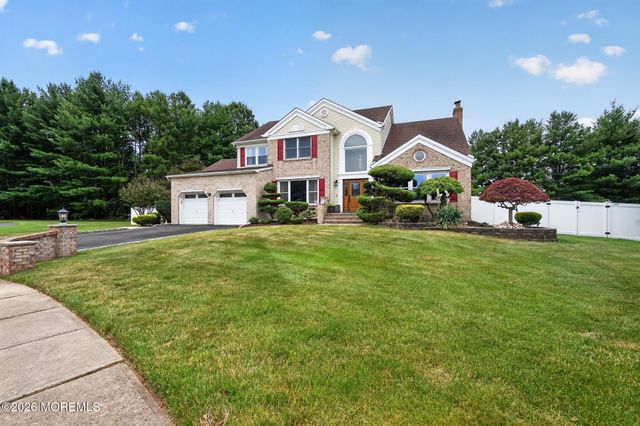 8 Rose Court, Marlboro, NJ 07746