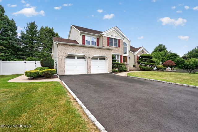 8 Rose Court, Marlboro, NJ 07746