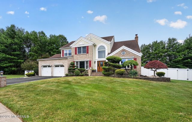 8 Rose Court, Marlboro, NJ 07746