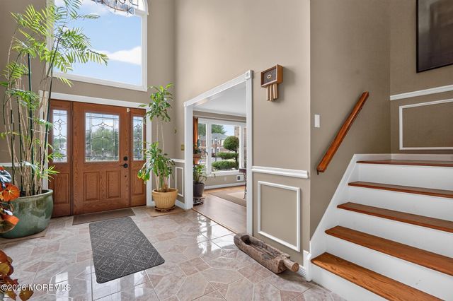 8 Rose Court, Marlboro, NJ 07746