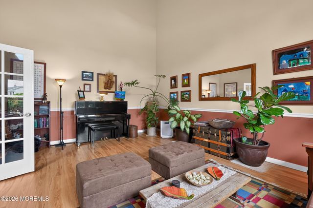 8 Rose Court, Marlboro, NJ 07746