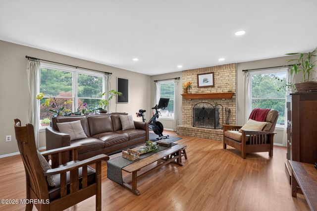 8 Rose Court, Marlboro, NJ 07746
