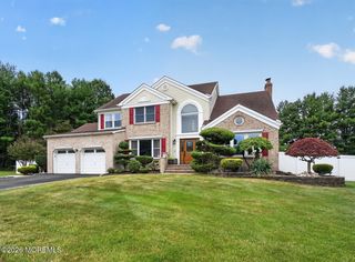 8 Rose Court, Marlboro, NJ 07746
