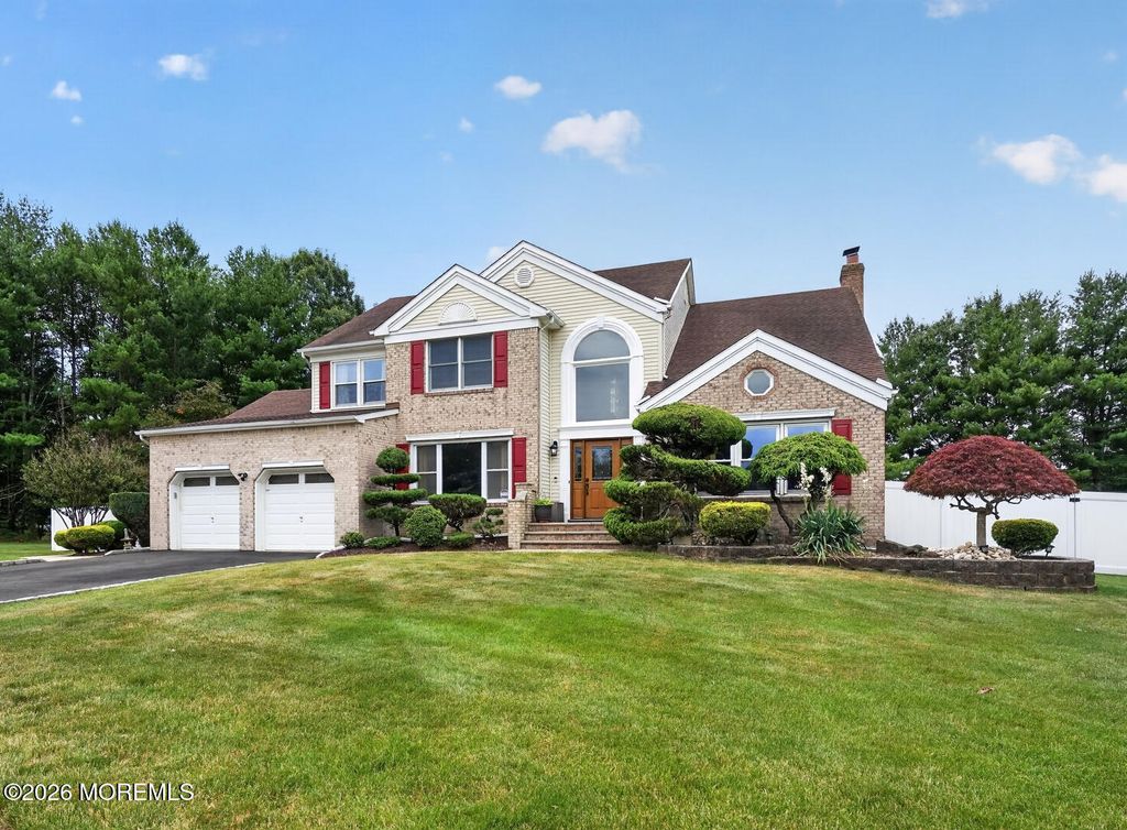 8 Rose Court, Marlboro, NJ 07746
