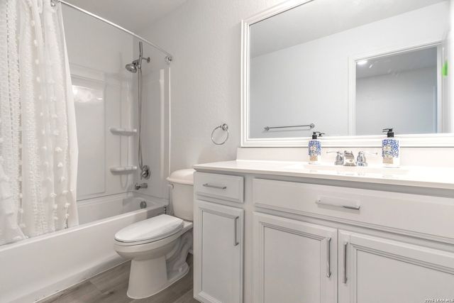 13528 LUNAR LGT, St Hedwig, TX 78152