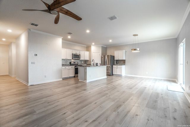 13528 LUNAR LGT, St Hedwig, TX 78152