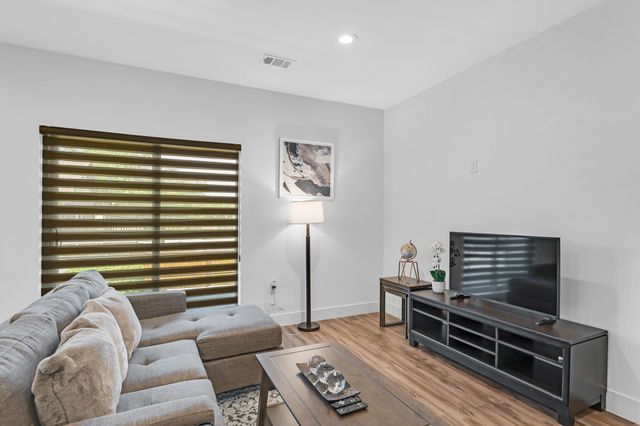 162 S Cisco Street, Dallas, TX 75246