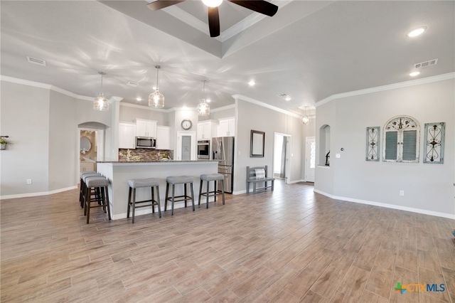 5125 Few Oaks Drive, Salado, TX 76571