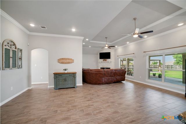 5125 Few Oaks Drive, Salado, TX 76571