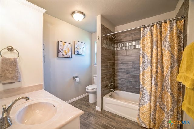 5125 Few Oaks Drive, Salado, TX 76571