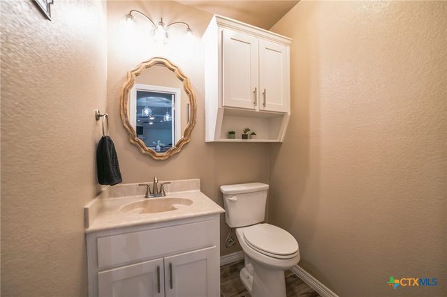 5125 Few Oaks Drive, Salado, TX 76571