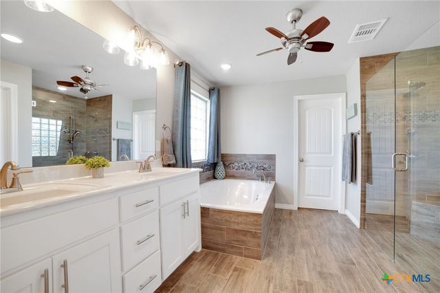 5125 Few Oaks Drive, Salado, TX 76571