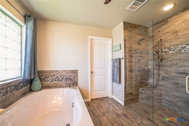 5125 Few Oaks Drive, Salado, TX 76571