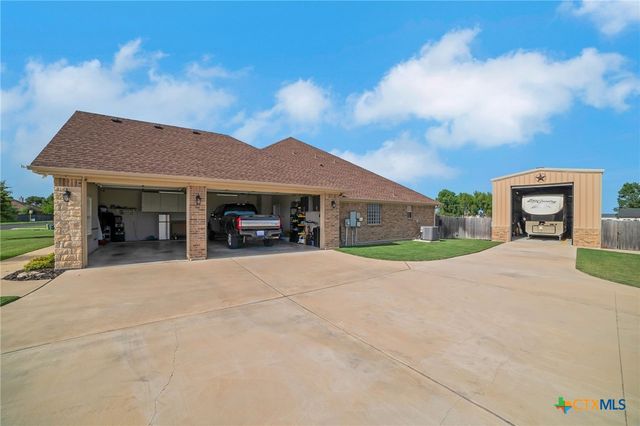5125 Few Oaks Drive, Salado, TX 76571