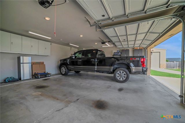 5125 Few Oaks Drive, Salado, TX 76571