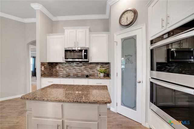 5125 Few Oaks Drive, Salado, TX 76571