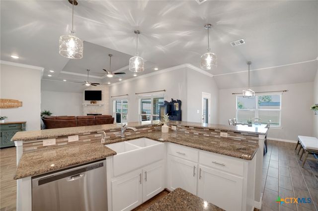 5125 Few Oaks Drive, Salado, TX 76571