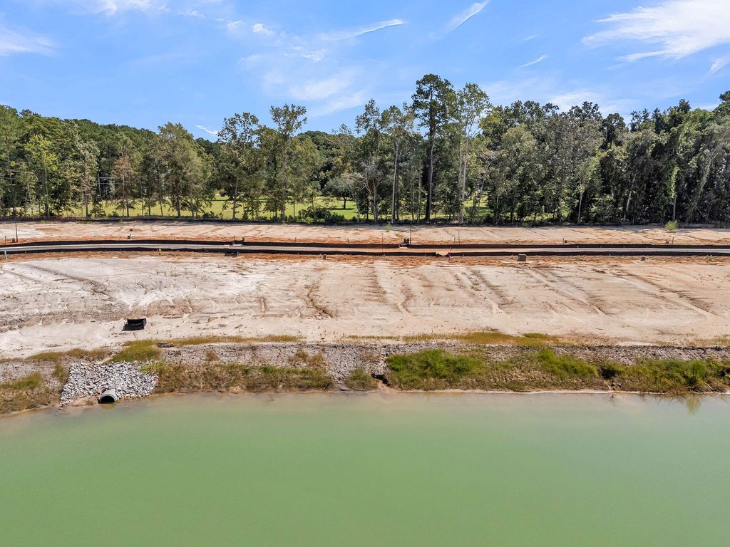 Image 15 of property listing at 7323 Longtown Drive, Hanahan, SC 29410