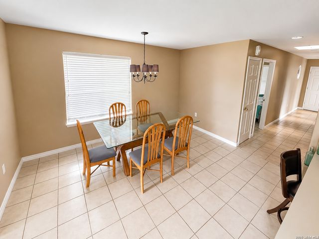 412 LAGUNA VIS, Seguin, TX 78155