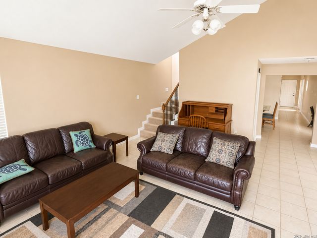 412 LAGUNA VIS, Seguin, TX 78155