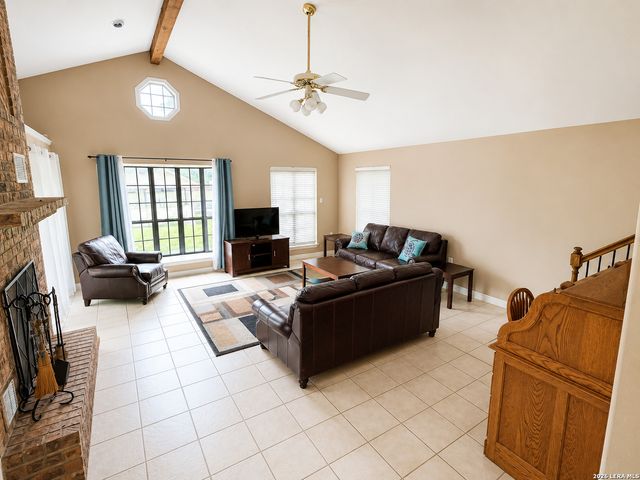 412 LAGUNA VIS, Seguin, TX 78155