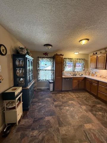 1117 S Mill Street, Grove, OK 74344