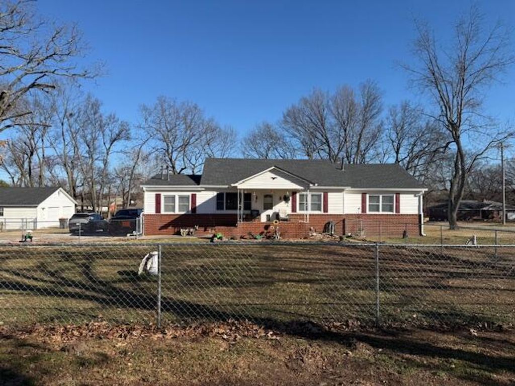 1117 S Mill Street, Grove, OK 74344