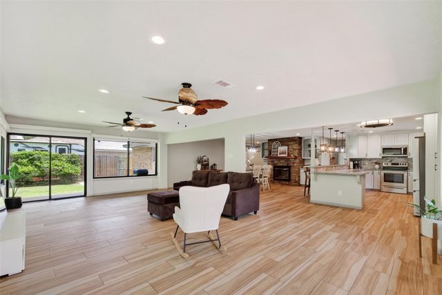 9727 Forest Hollow Drive, Baytown, TX 77521