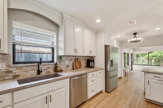 9727 Forest Hollow Drive, Baytown, TX 77521