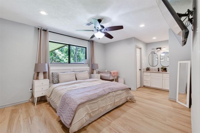 9727 Forest Hollow Drive, Baytown, TX 77521