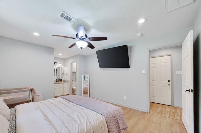 9727 Forest Hollow Drive, Baytown, TX 77521