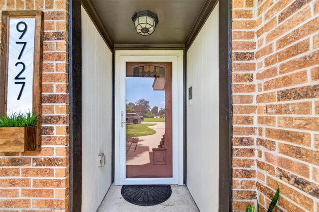 9727 Forest Hollow Drive, Baytown, TX 77521