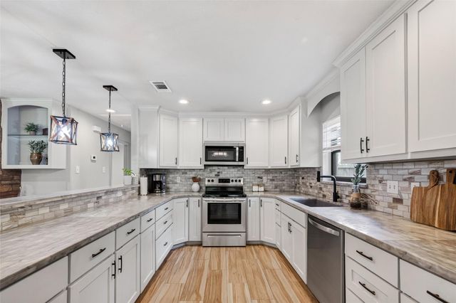 9727 Forest Hollow Drive, Baytown, TX 77521